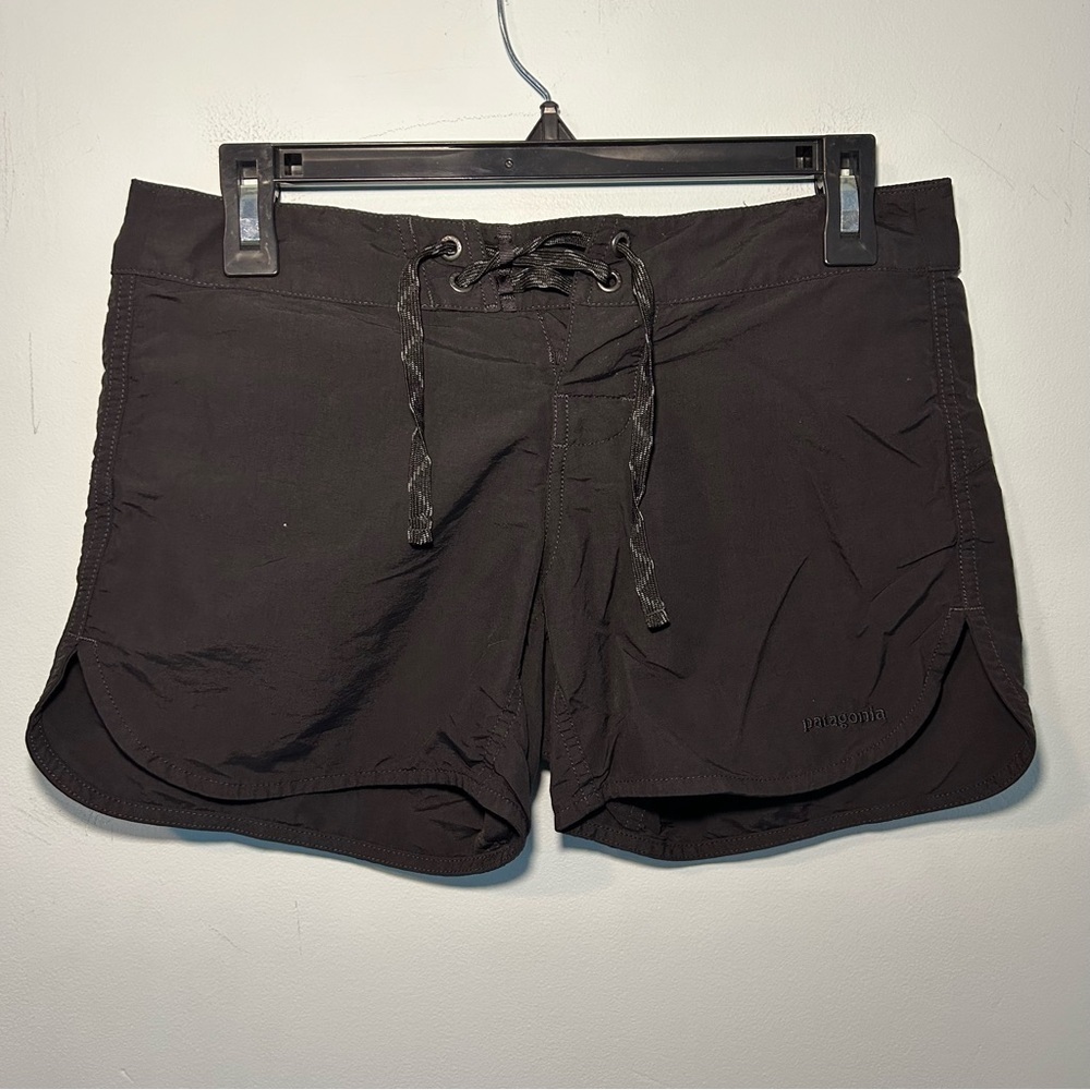 Patagonia Black Wavefarer Boardshorts Size 2